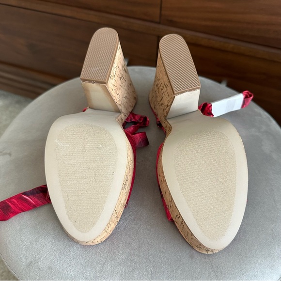 NWB Wedge Sandals - Picture 4 of 4